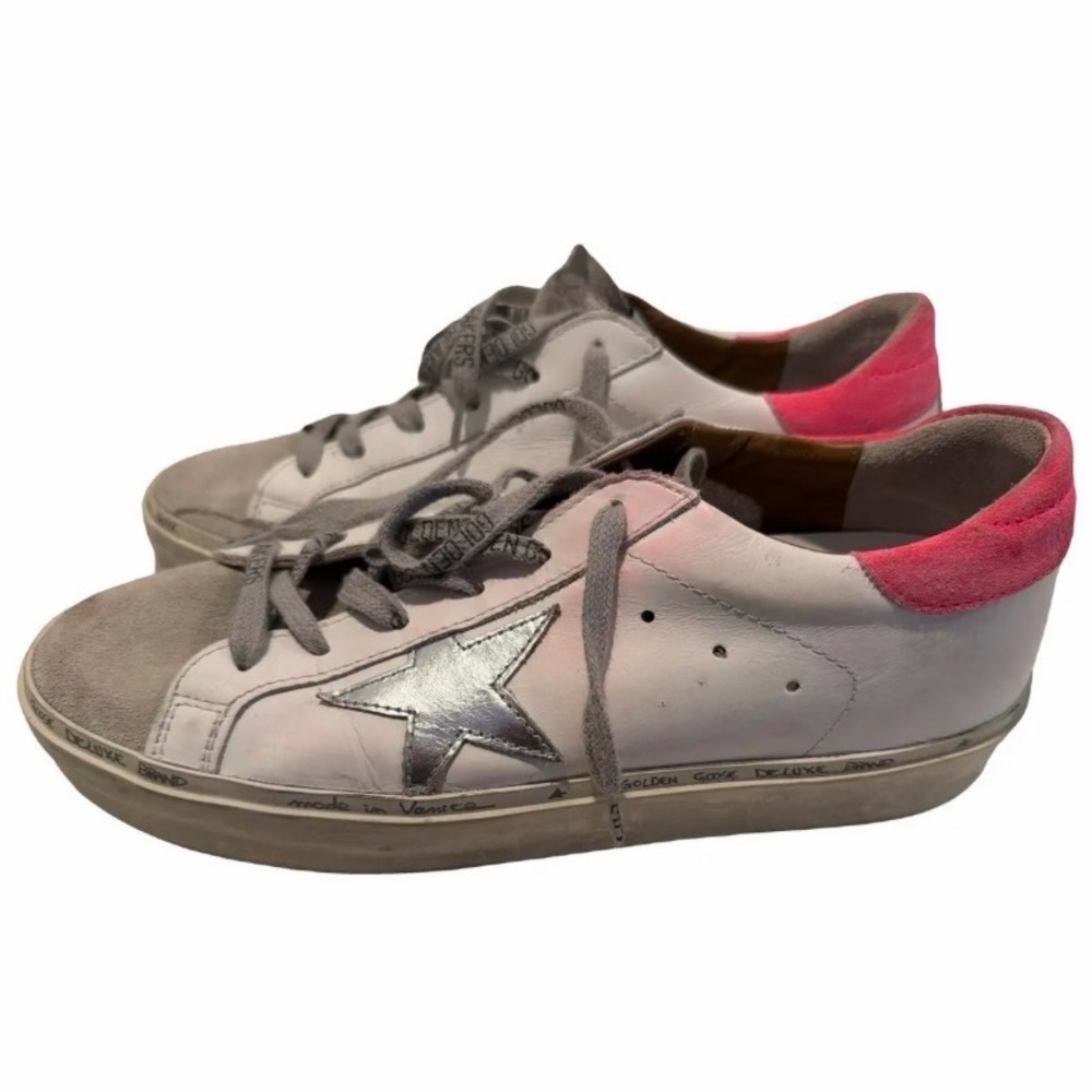 Golden Goose Hi Star Sneaker
Size: 40
Barley Worn!!
